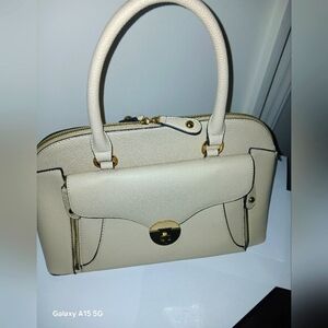 BLACK RIVET HANDBAG - CREAM/BLACK $13